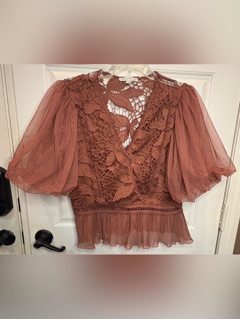 Haute Monde Women’s Brown Sheer Floral Lace V-Neck Puff Sleeve Ruffle Blouse